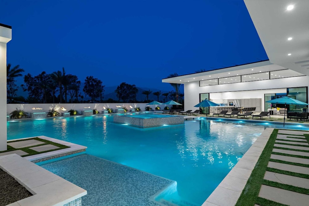 Sleeps 23 Luxury Villa w/ Pool, Hot Tub & Pickleball Court Bravo Villa 10