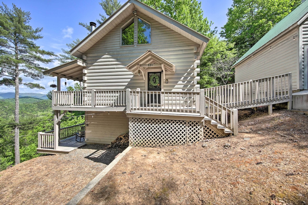 Treetop Hideout w/ Long-range Mountain Views! view 3