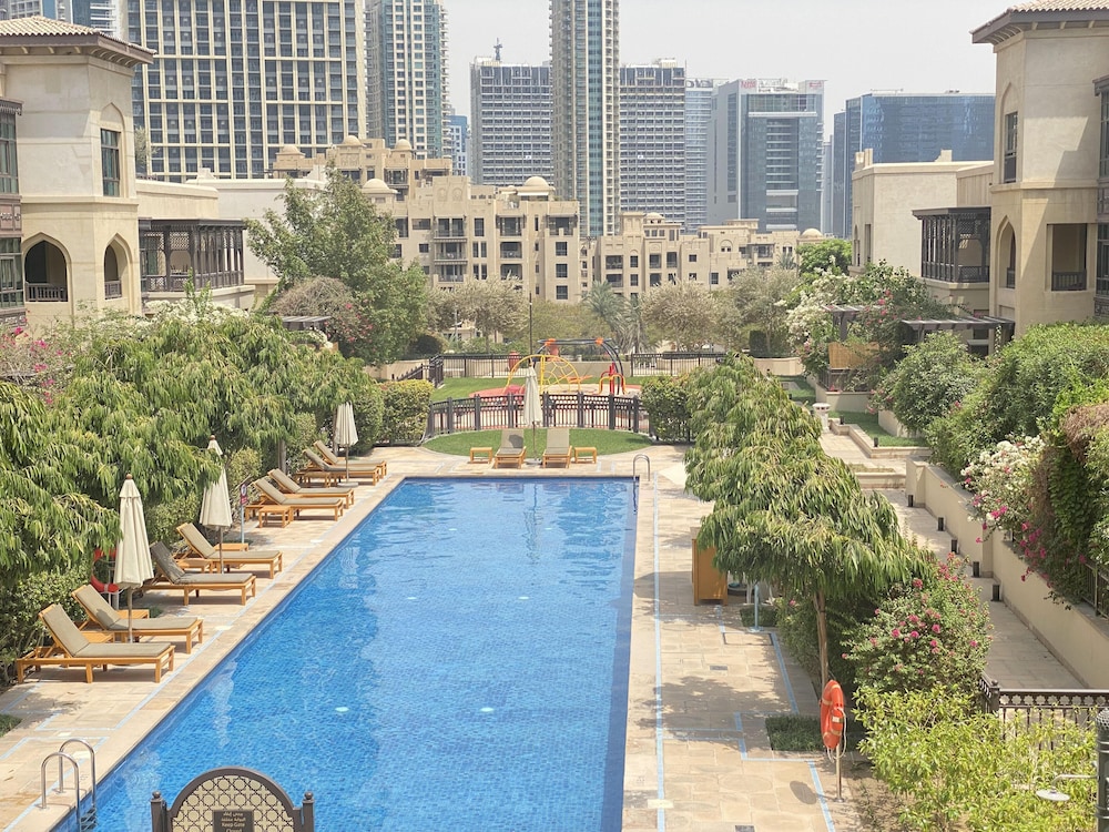 Lux BnB I Souk Al Bahar I Burj Khalifa Views
