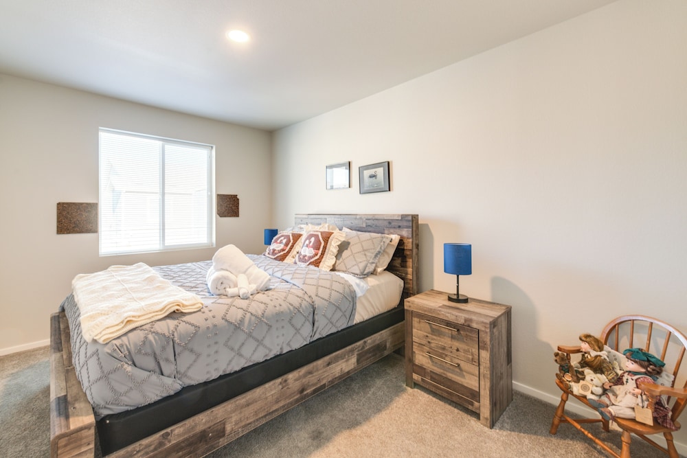 11 Mi to Fort Collins: Wellington Retreat w/ Patio