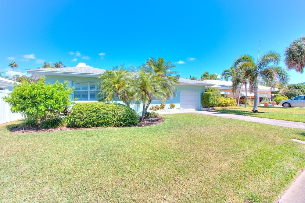 Seahorse Cottage - Monthly Beach Rental 2 Bedroom Home by Redawning view 4