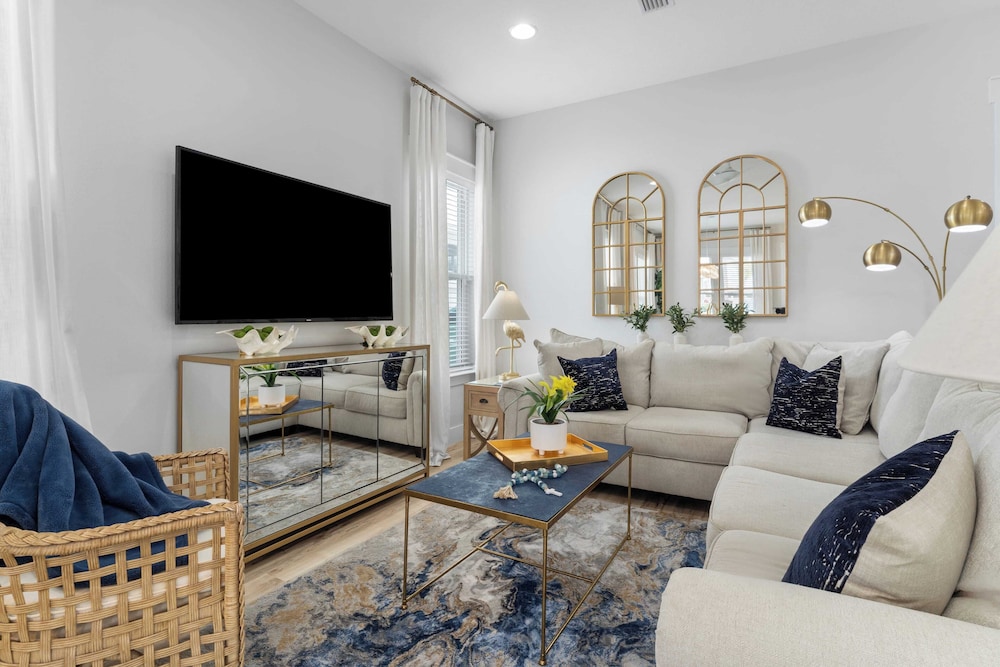 Pool, Patio & Outdoor Dining + Walk to Shore, Pier Park Sanctuary on Sands