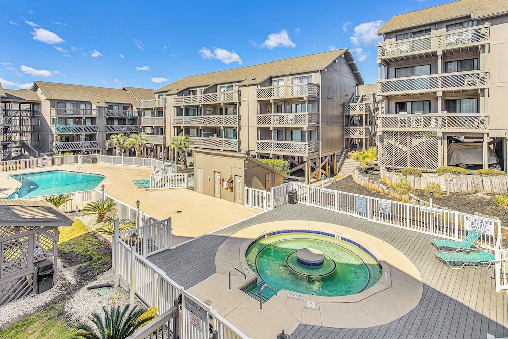 Walk to Ocean: Condo w/ 3 Pools in Myrtle Beach