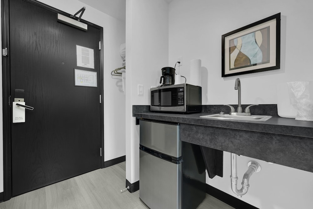 Holmes Suites Inn Columbus Pataskala - I-70 East - Property Image 24