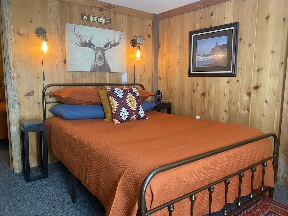Manitou Lodge