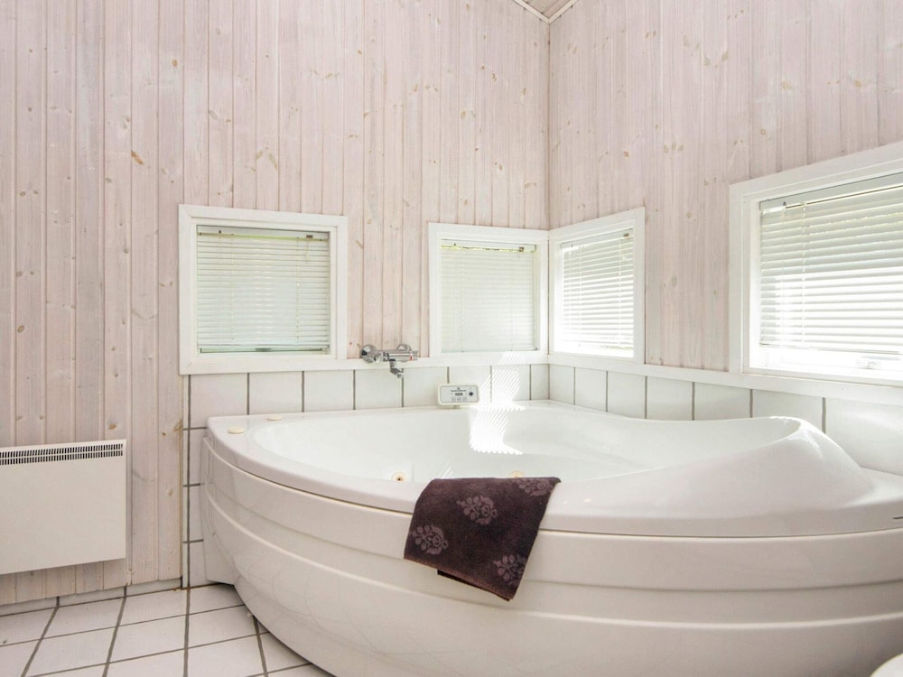 8 Person Holiday Home in Glesborg-by Traum view 2