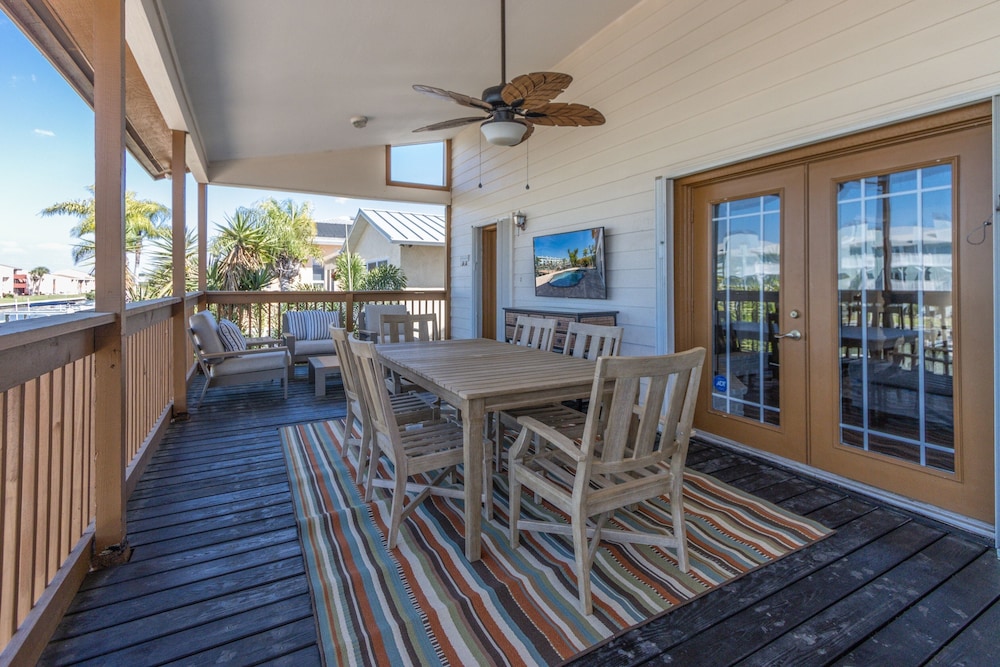 On The Rocks 6 Bedroom Home by Redawning view 4
