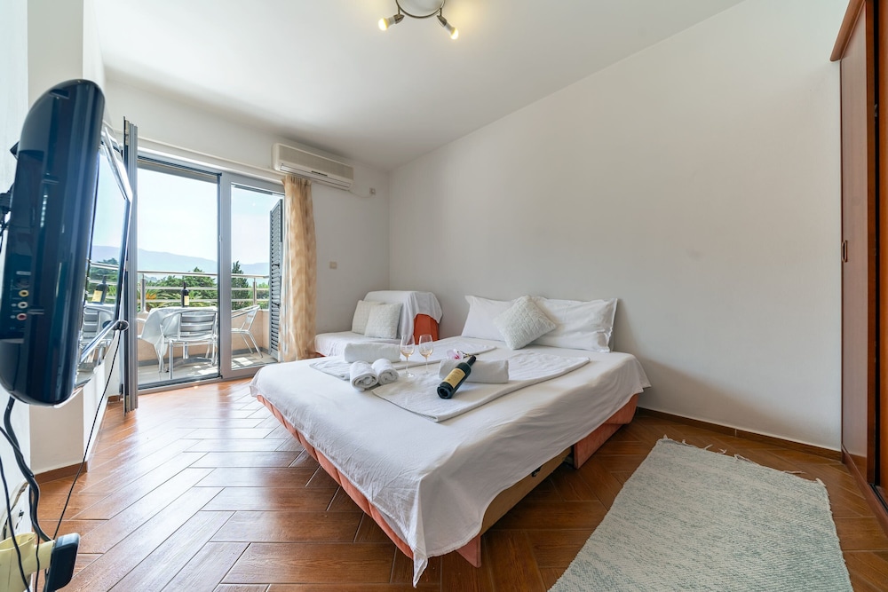 SMS Apartments
