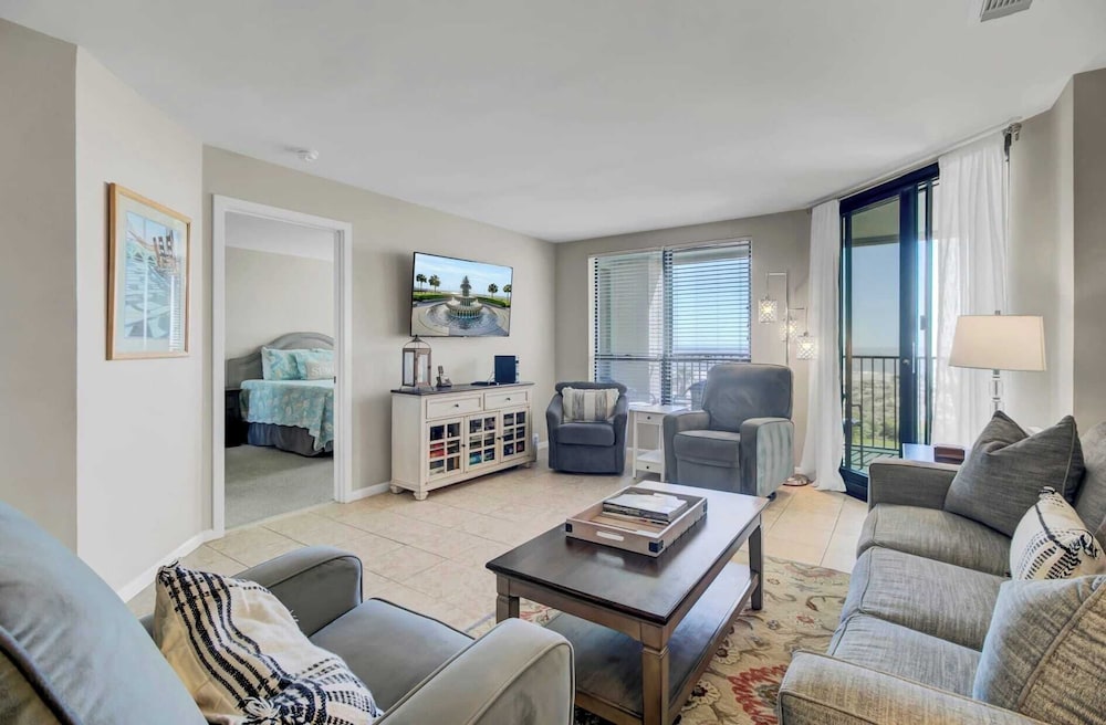 307 Summerhouse by Avantstay Oceanfront, View, Shared Pool