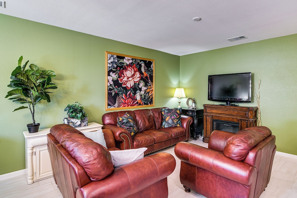 16 Mi to Lake Tahoe: Carson City Townhome