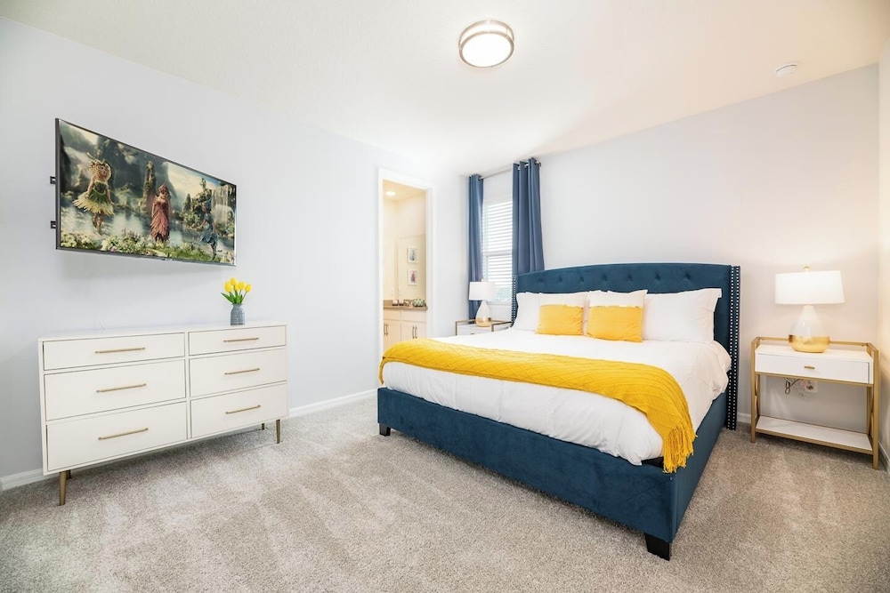 Spacious 9-bedroom Orlando vacation home