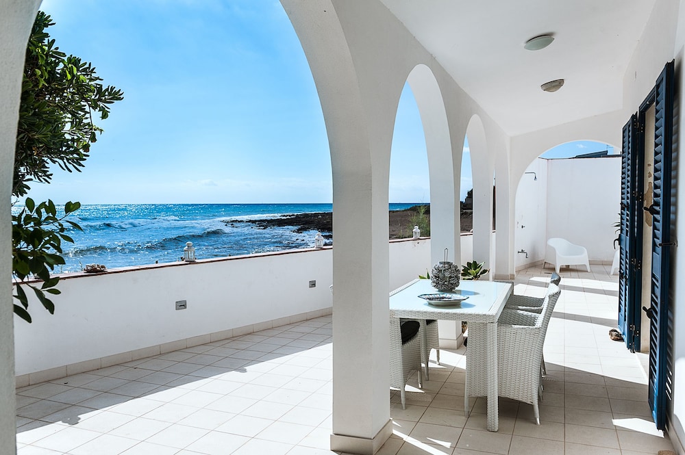 Brezza Marina en Noto — balance & terrace