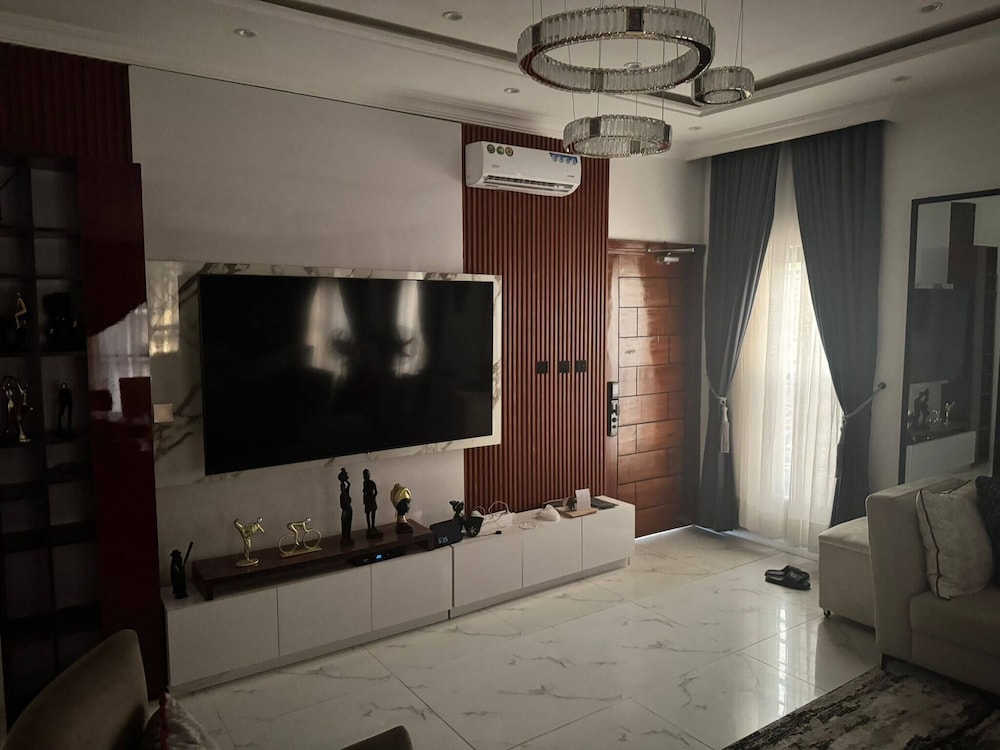 Serene Oasis in Lagos - Private Pool & Relaxing Ambiance
