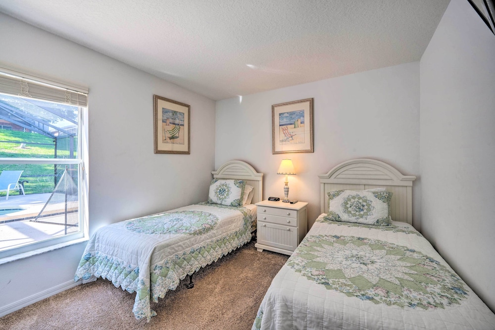 Pool + Lanai: Emerald Isle Resort Home!