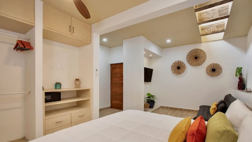 4 Br Private Rooftop Pool Spacious Exclusive