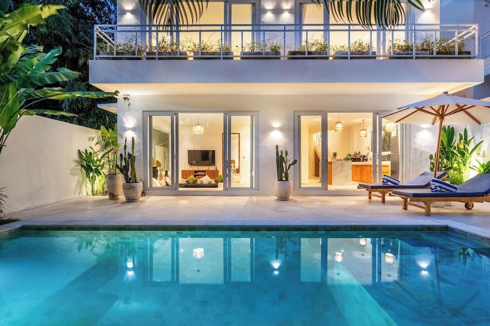 Eleven Villa Canggu - Calm Oasis with Pool and Privacy
