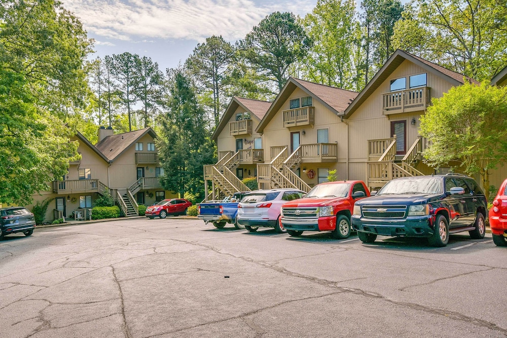 Keowee Key Condo Rental w/ Golf Course View! view 3