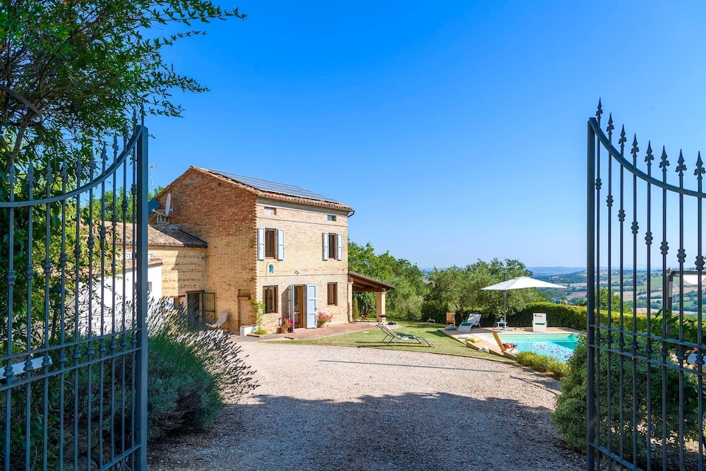 Casa Felicita 8 by Marche Holiday Villas