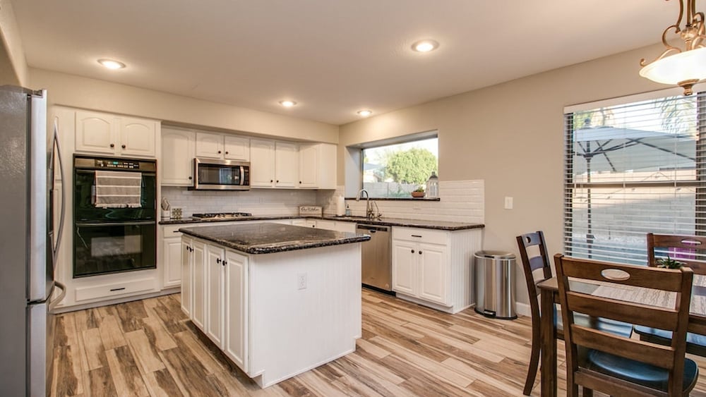 Massive 5 Bdrm Getaway W/pool, Hot Tub, Game Room!