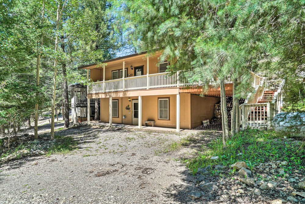 Rustic Cloudcroft Home ~ 2 Mi to Ski Slopes! view 4