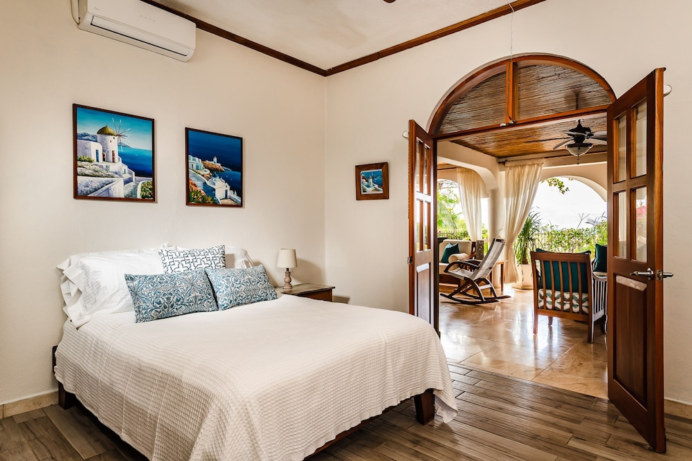 Luxury Beachfront 5 Bedroom Villa on Famous Beach