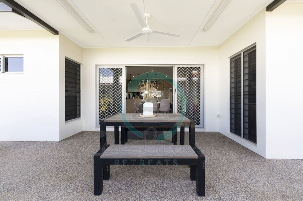 Zenhouse Vista Elegant 5-br Coastal Haven