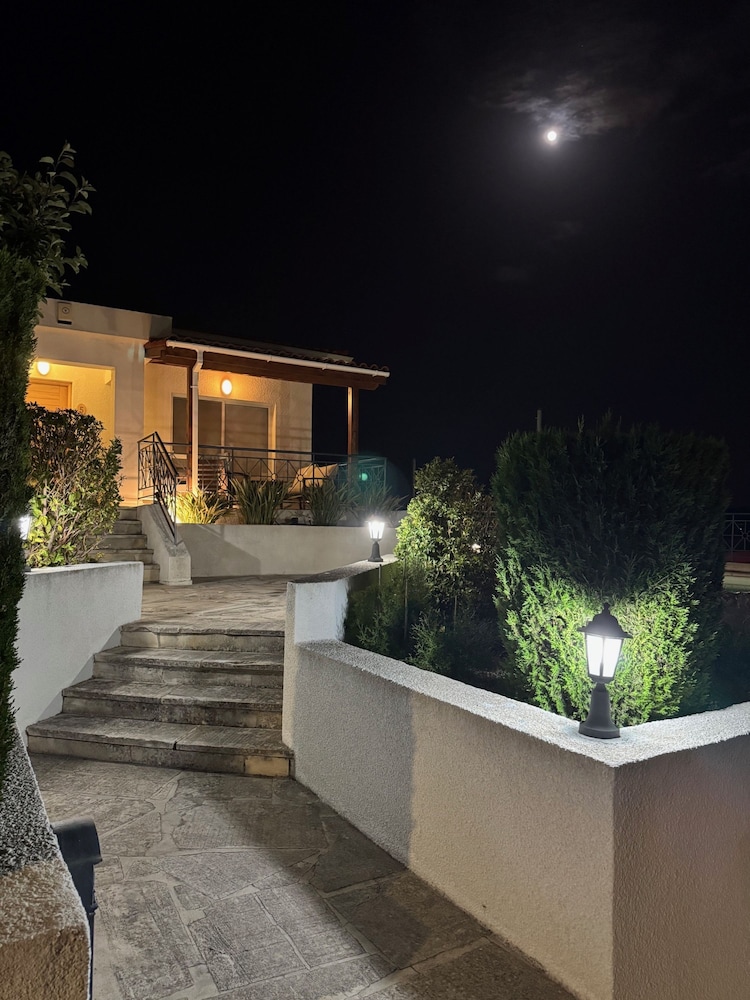 102 PAP - Stay Helios House