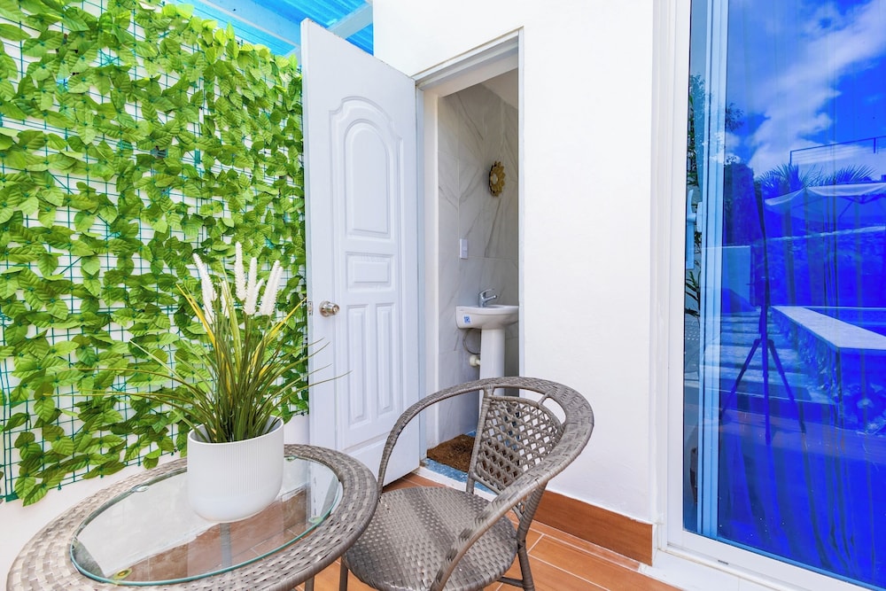 3BR Villa With Pool Rooftop and BBQ Gated Area