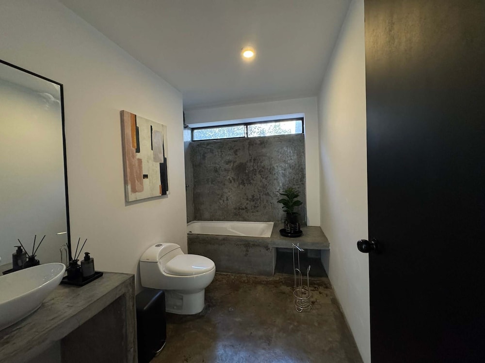 w Elegant 7BR Home w Pool in Santa Eualia