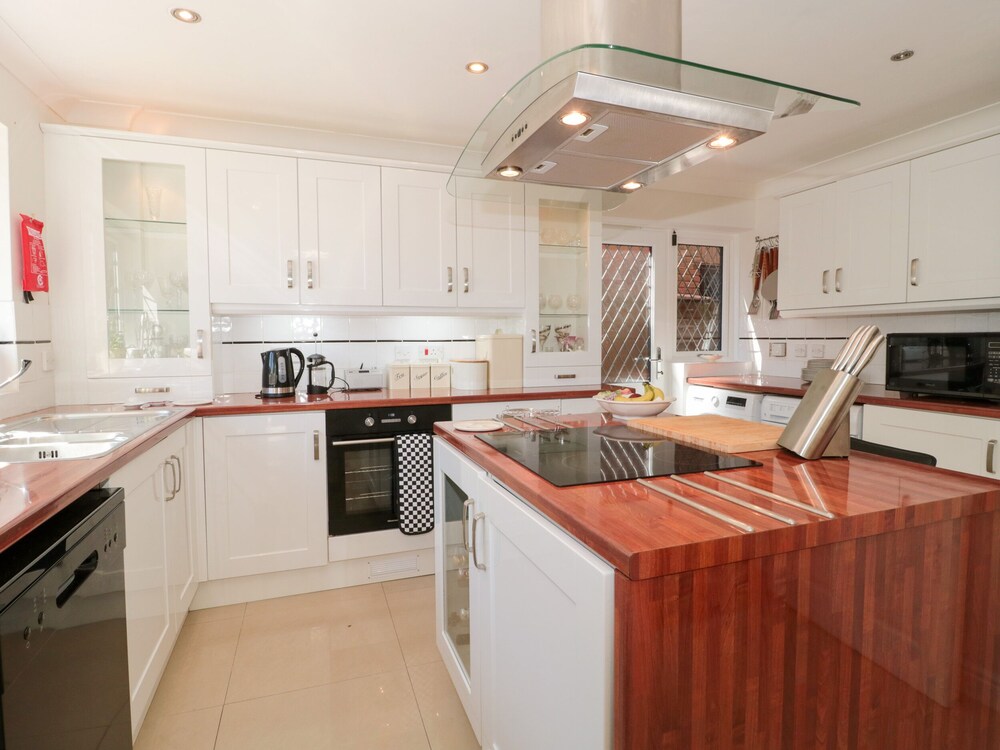 1 Charlotte Close