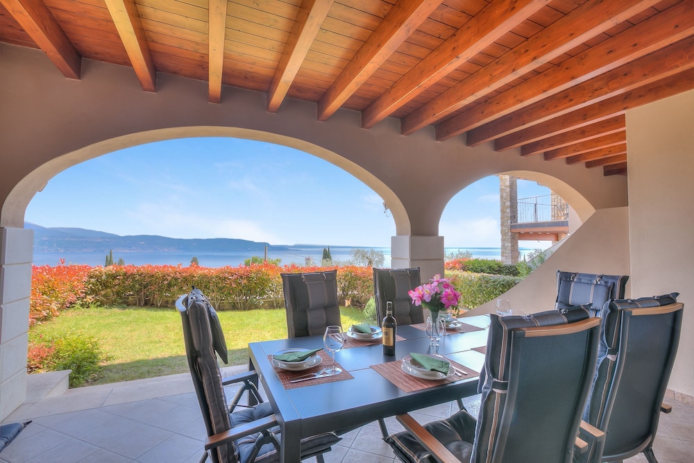 Borgo Belvedere Apartment With Lake View