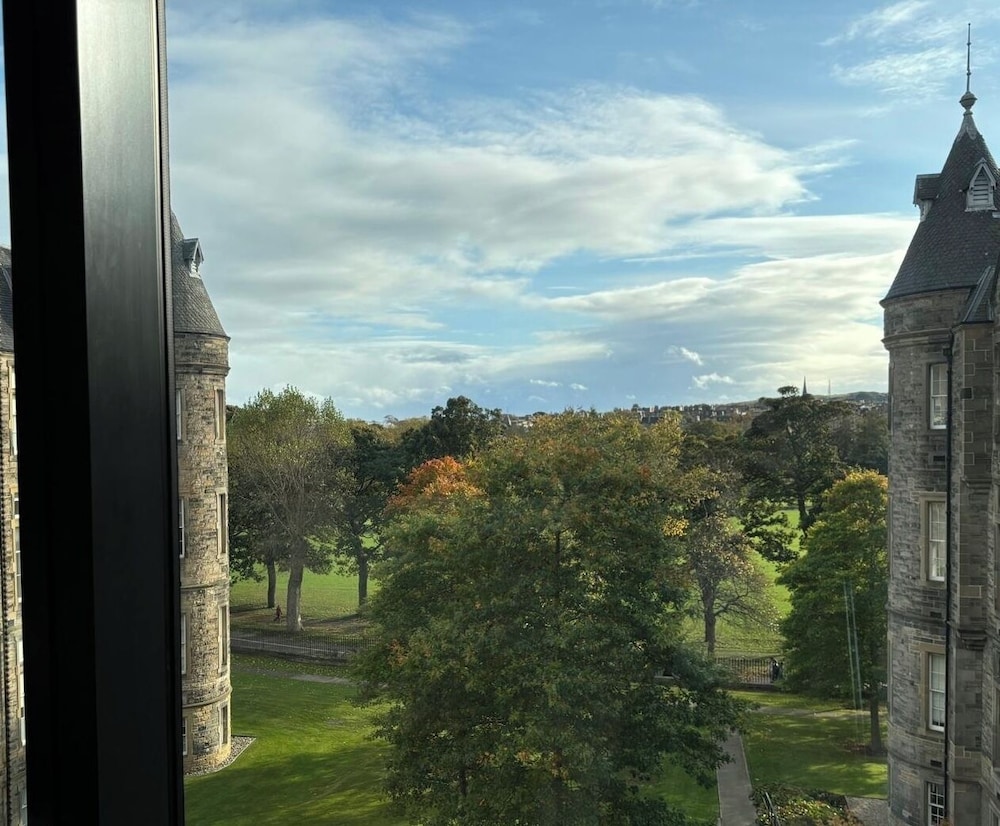 Executive Level Quartermile two Bedroom Apartment - Extremely Central