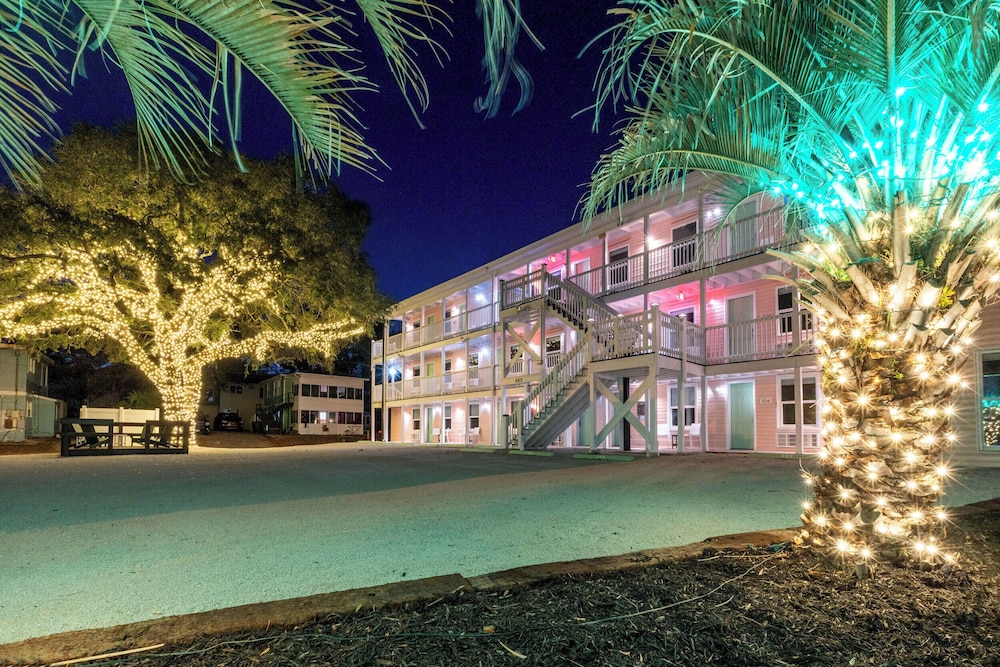 Treehouse Lounge - RR Beach Club