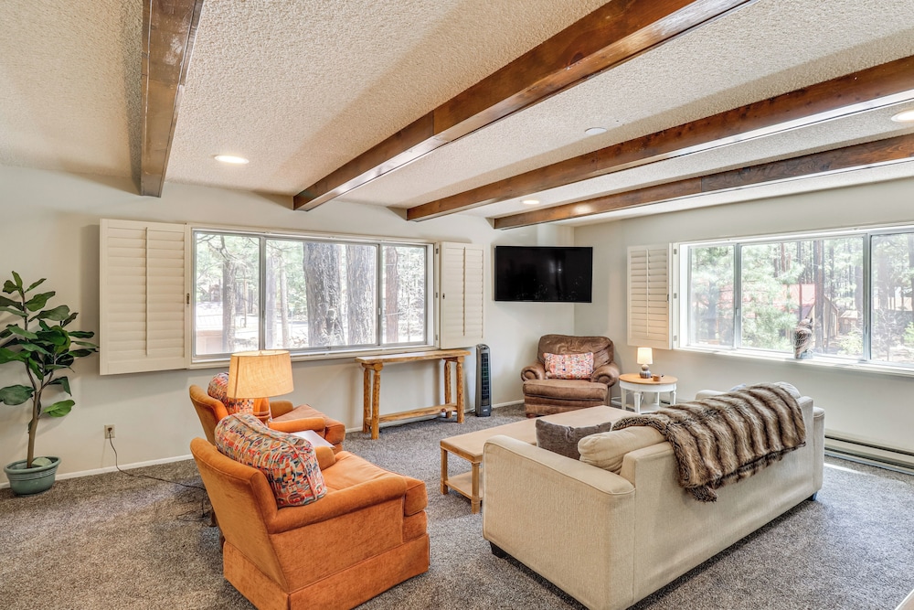 Spacious Decks: Family Pinetop Country Club Home