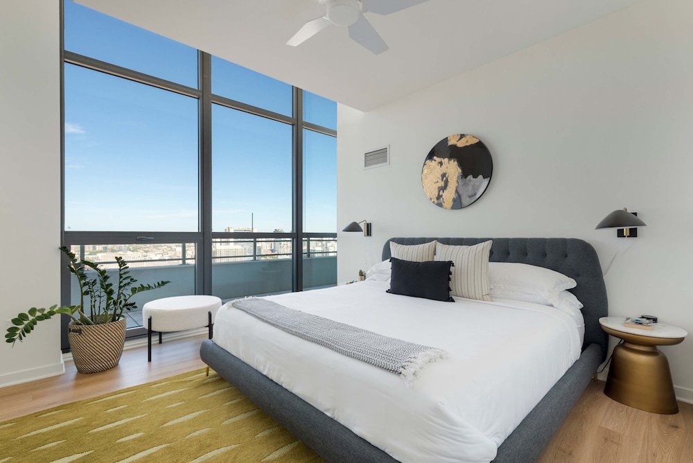 Group Stay 3 Penthouses in the Same Building