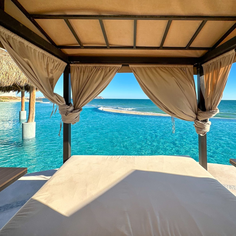 Has it all Beachfront Retreat With Stunning Views