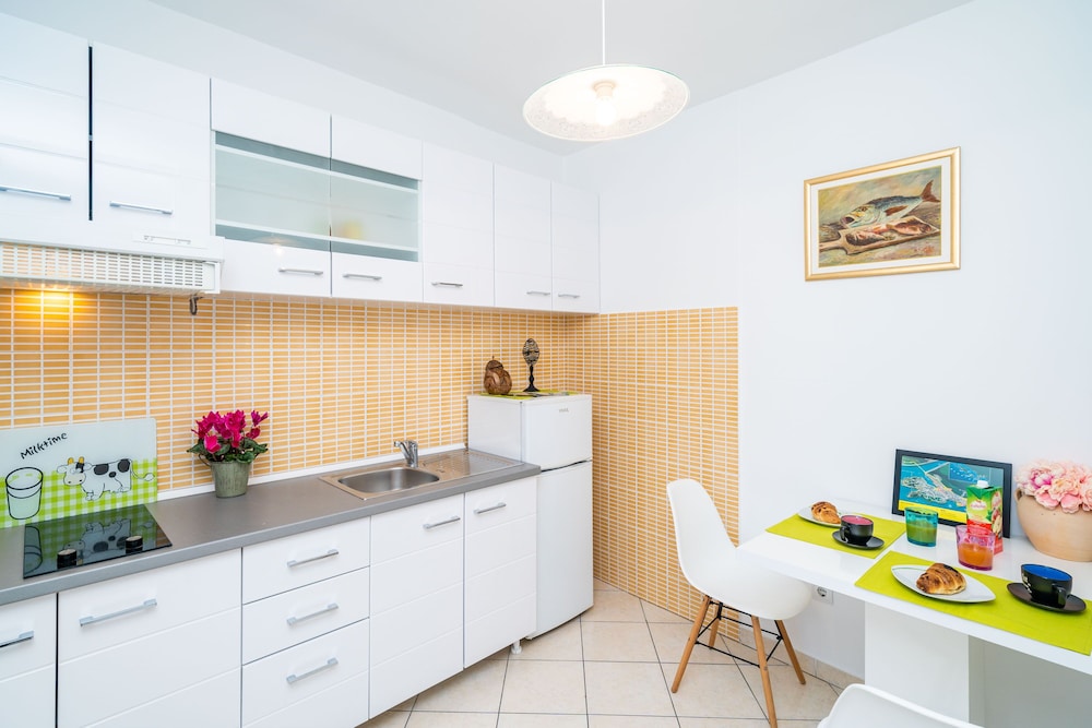 Jele Rooms