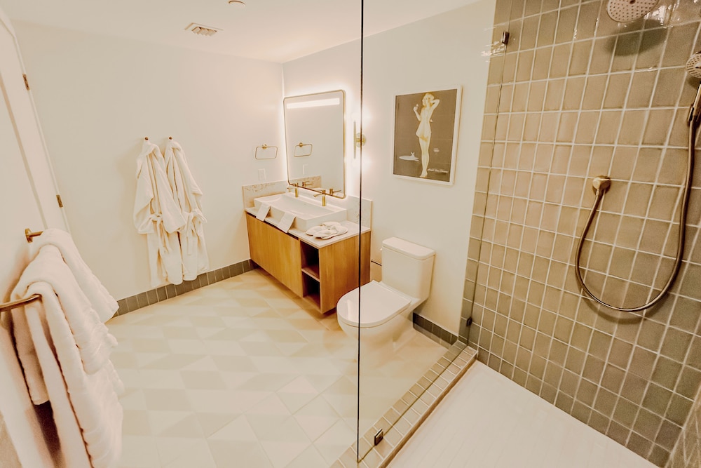 Luxurious Downtown Escape