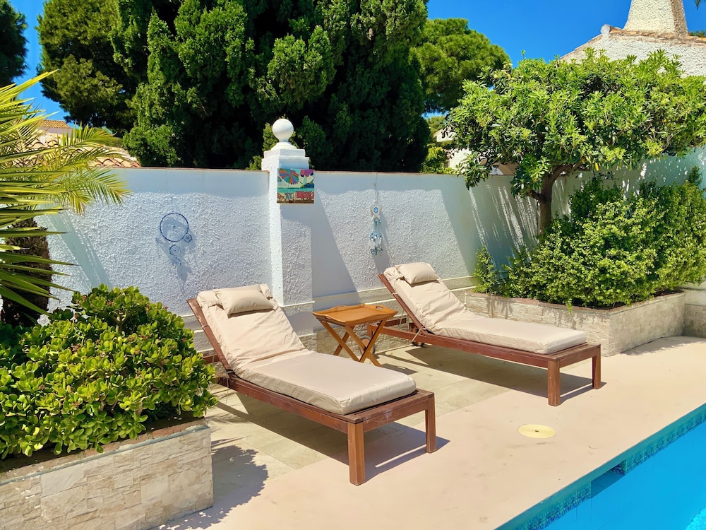 Villa With Pool, Walk to Beach, Restaurants, Shops