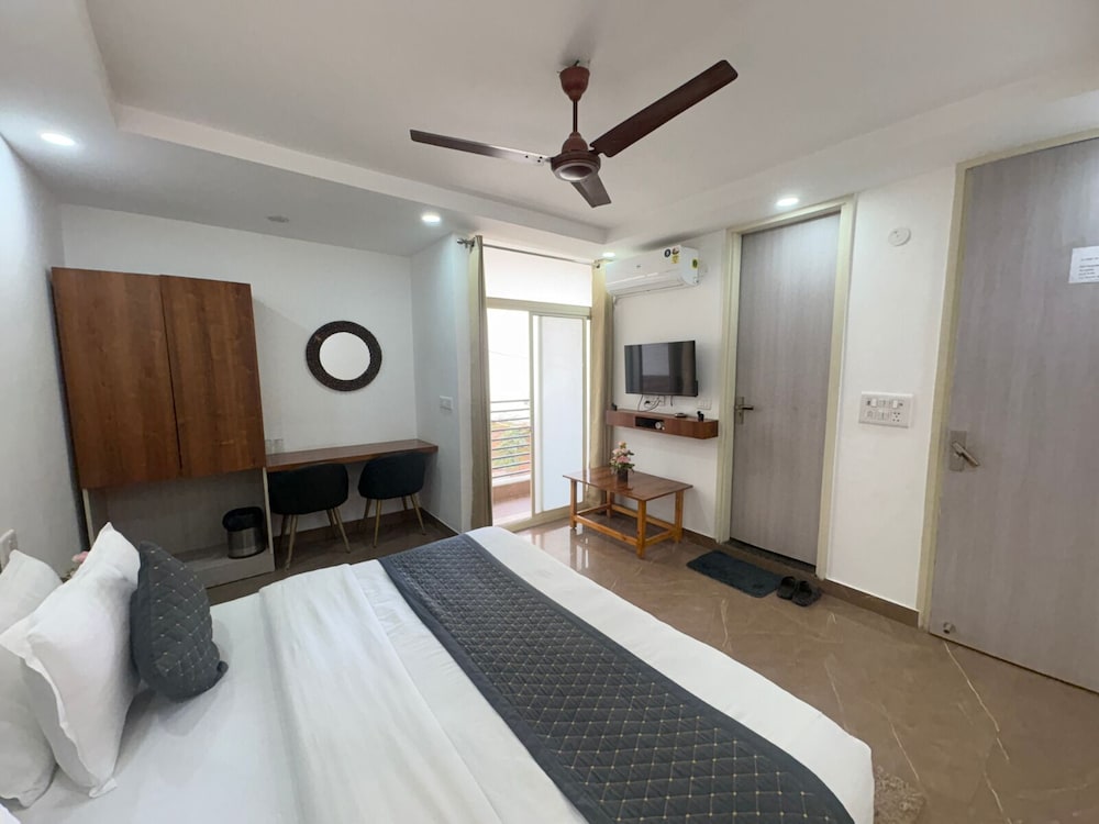 Hotel Breezy Heights Near IGI Delhi Airport by JIP