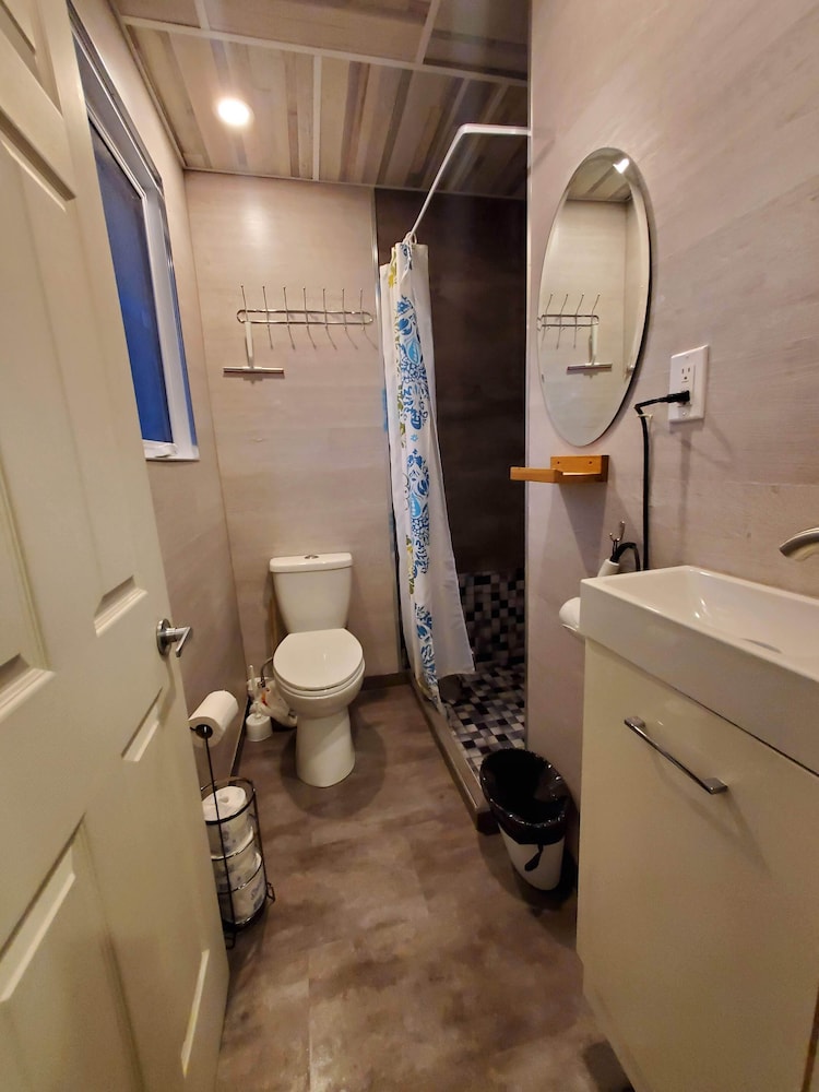 Levis Vacations - Auberge Jeunesse LouLou's Backpacker Hostel - Property Image 94