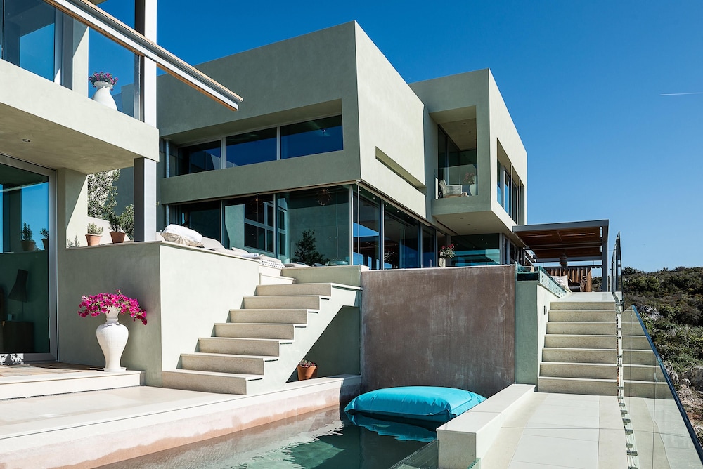 Villa Charlotte by CuraVillas Collection