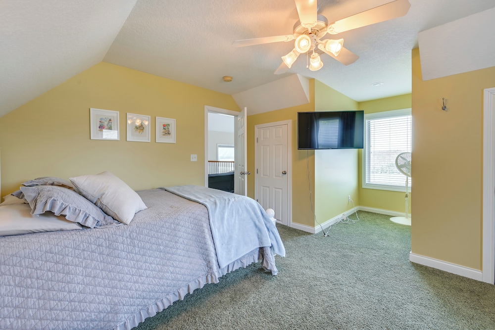 Lake Cumberland Home w/ Hot Tub & Game Room
