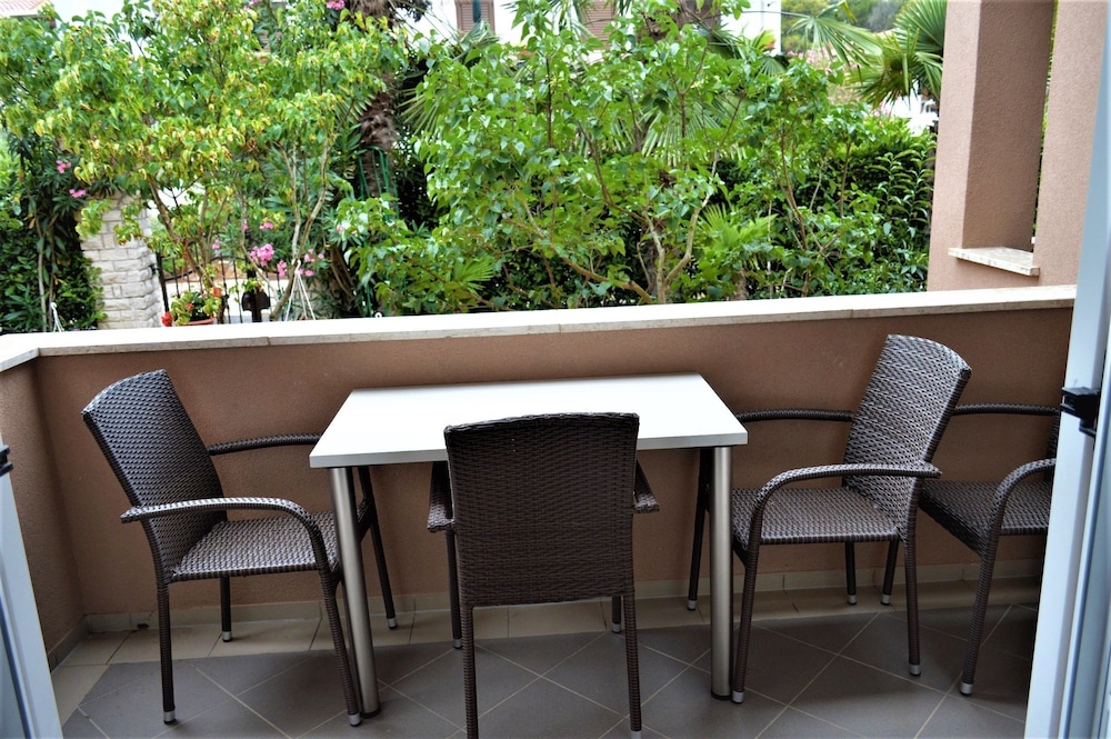 Apartments Nikic view 3