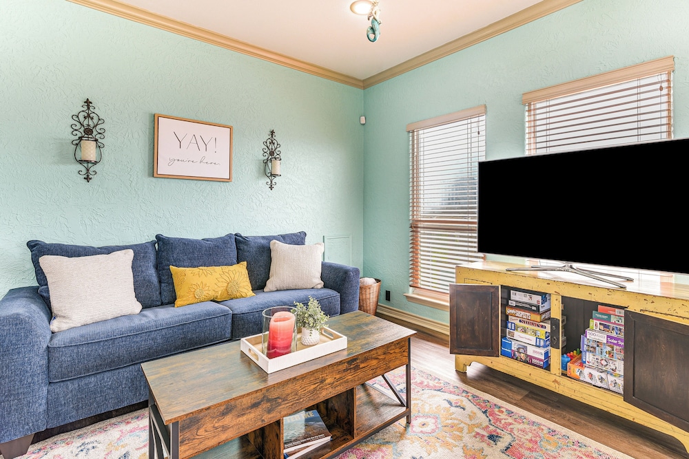 Walk to the Ocean: Family Retreat in Crystal Beach