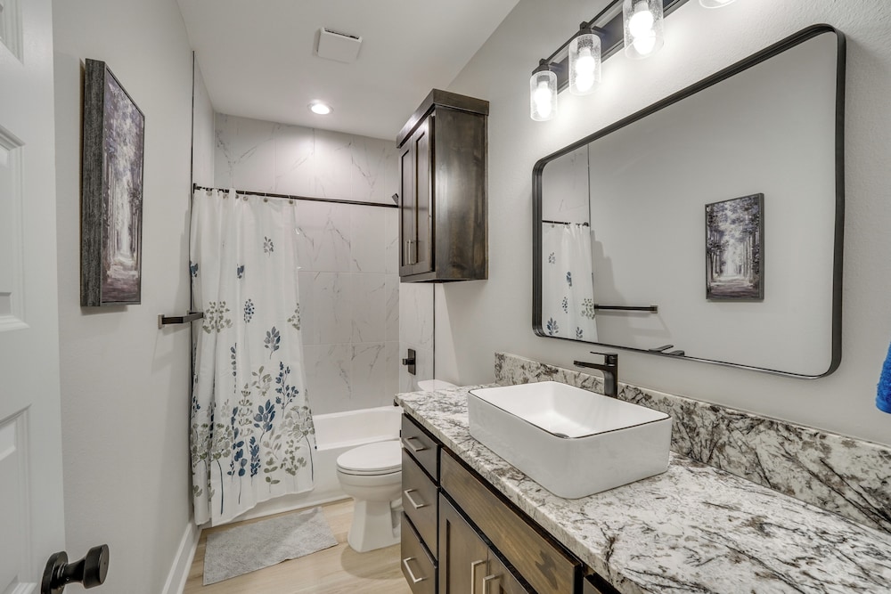 Brand-new Home 2 Mi to Shannon Med Center!