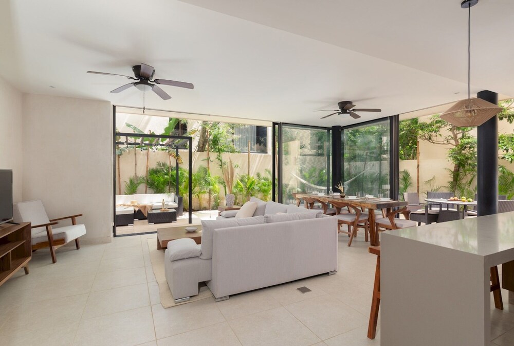 New Charming Villa 2 Levels Private Pool Garden Wifi Bikes view 3