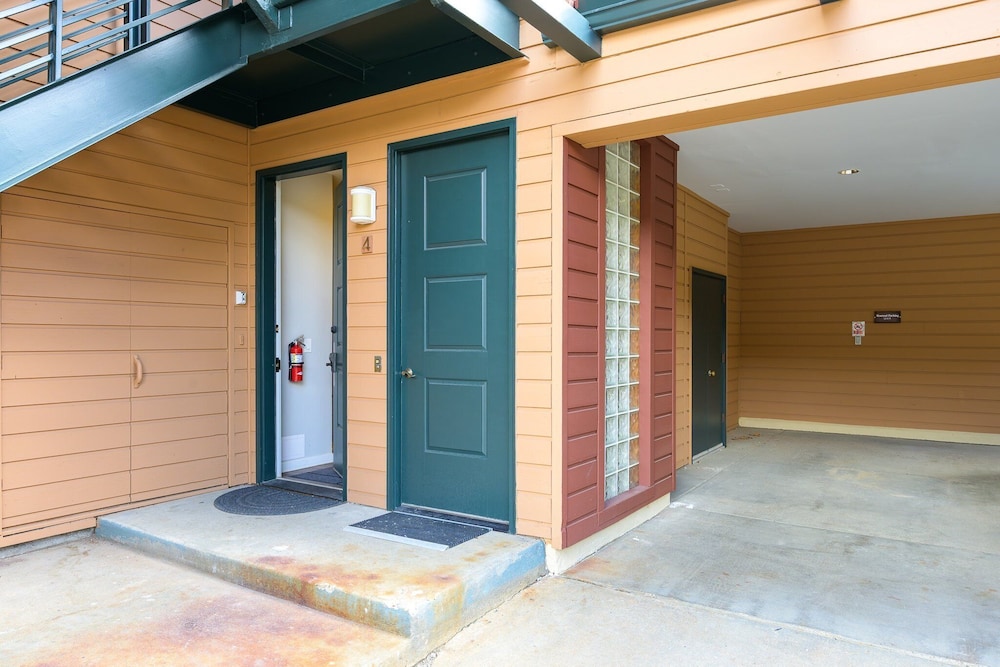 Riverside Retreat 2 Bedroom Condo