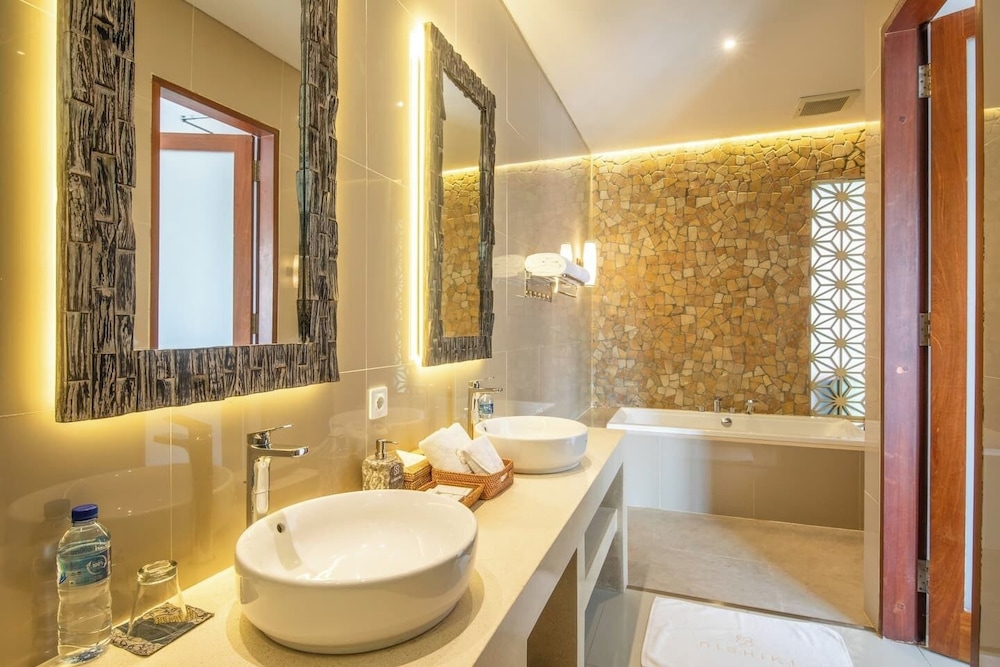 Exquisite 5BR Villa: Premier Luxury in Seminyak