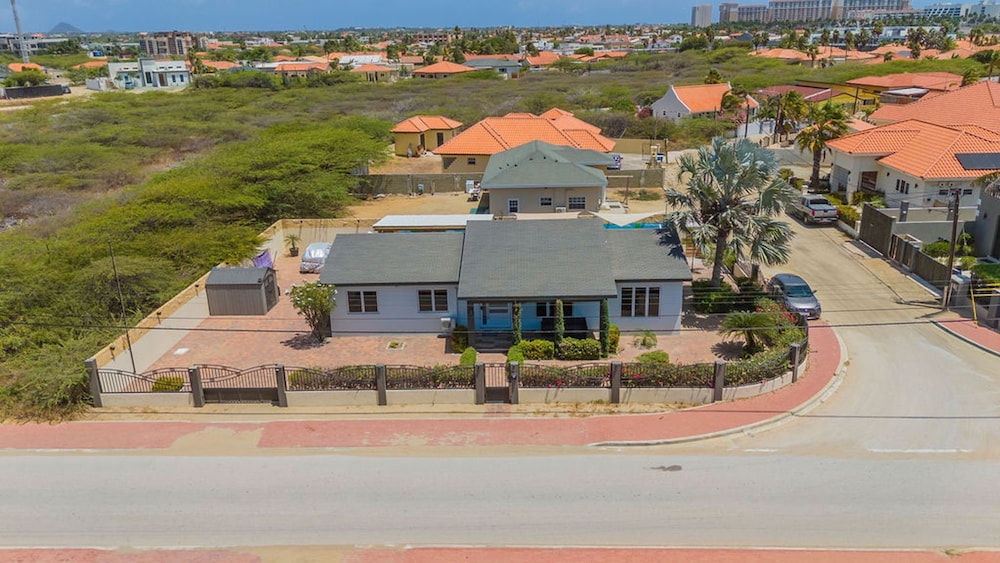 3br2ba Great Location Private Pool Amenities